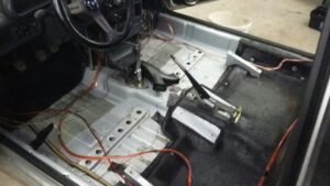 Усунення течії води в салон автомобіля 