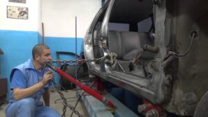 Заміна стійки дверей авто у Львові 